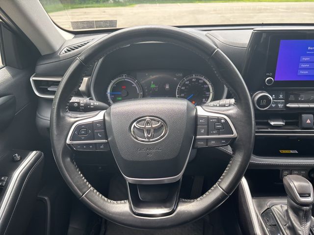 used 2023 Toyota Highlander Hybrid car, priced at $37,999