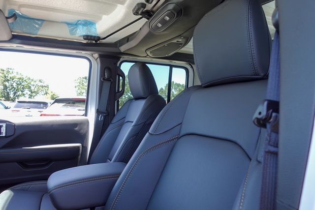 new 2025 Jeep Gladiator car, priced at $43,675
