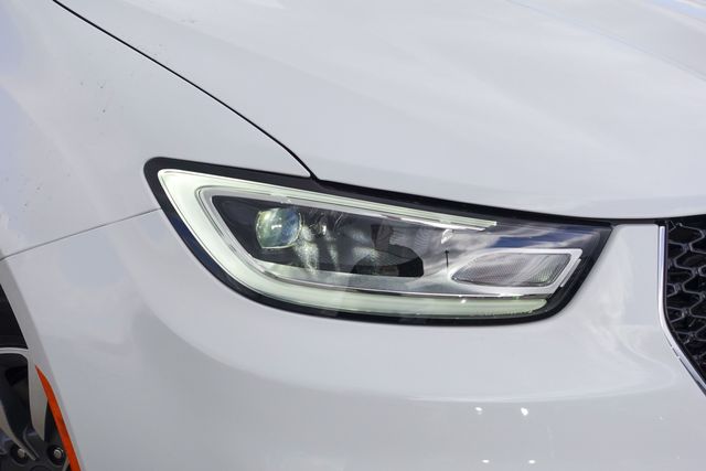 new 2025 Chrysler Pacifica Hybrid car, priced at $41,675