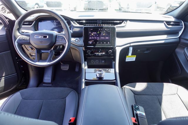 new 2025 Jeep Grand Cherokee car, priced at $39,350