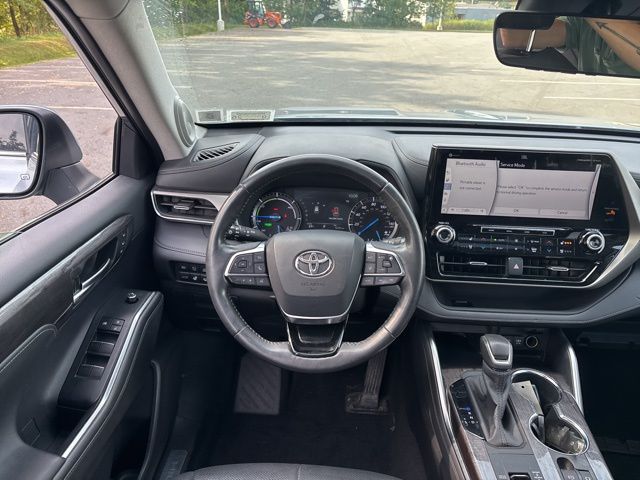 used 2020 Toyota Highlander Hybrid car, priced at $33,499