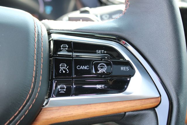 used 2022 Jeep Grand Cherokee car, priced at $40,689