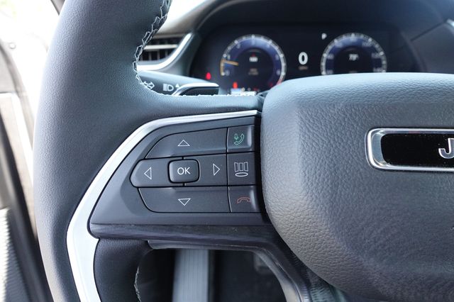 new 2025 Jeep Grand Cherokee car, priced at $40,755