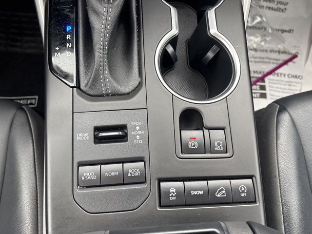 used 2022 Toyota Highlander car, priced at $35,326