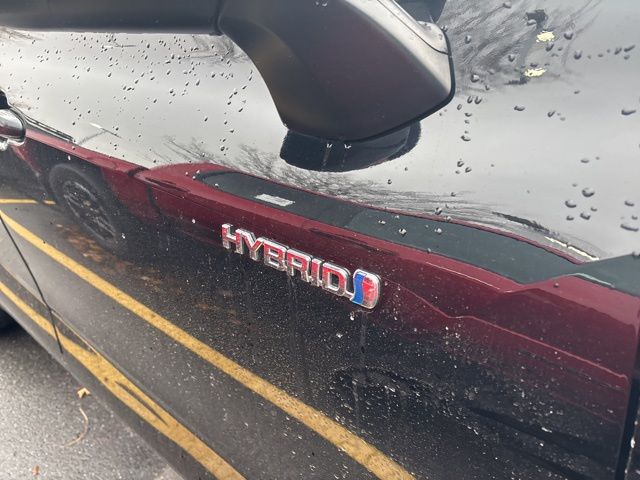 used 2021 Toyota Highlander Hybrid car, priced at $33,999