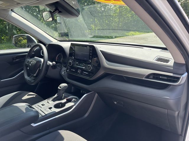 used 2022 Toyota Highlander car, priced at $31,199