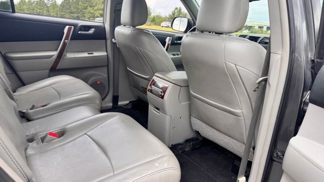 used 2012 Toyota Highlander car, priced at $6,788