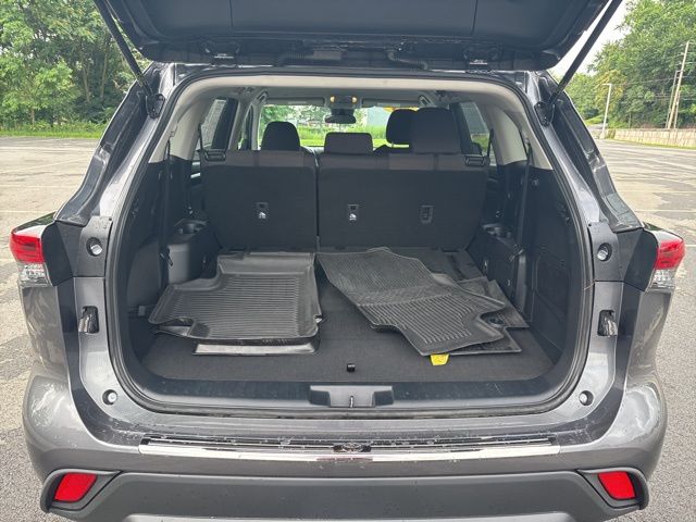 used 2022 Toyota Highlander car, priced at $29,999