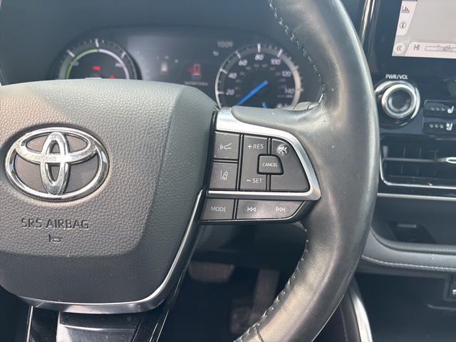 used 2020 Toyota Highlander Hybrid car, priced at $33,499