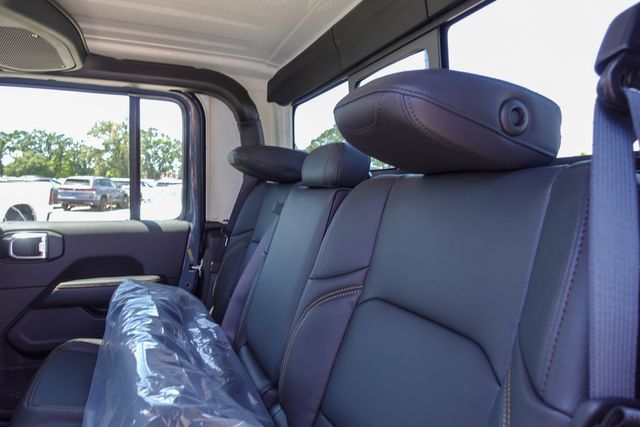 new 2025 Jeep Gladiator car, priced at $46,270