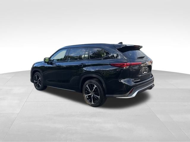used 2021 Toyota Highlander car, priced at $32,999