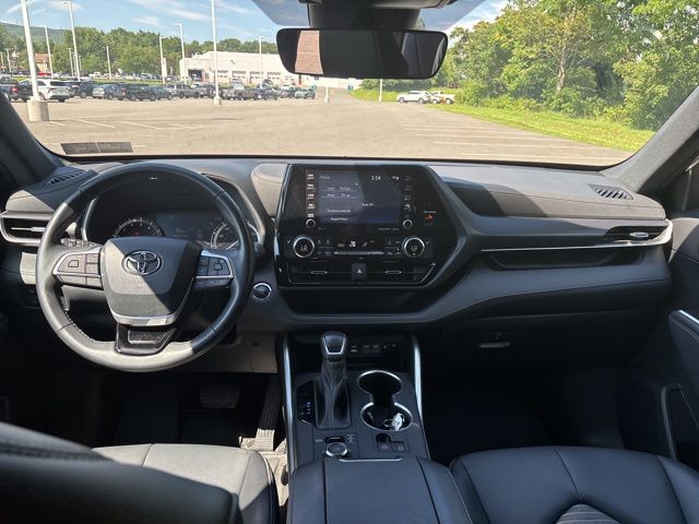 used 2022 Toyota Highlander car, priced at $39,599