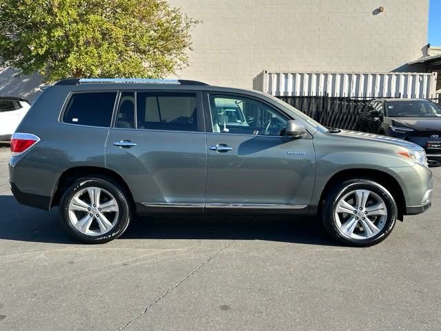 used 2013 Toyota Highlander car, priced at $18,999