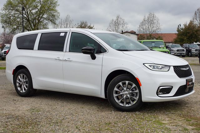 new 2025 Chrysler Pacifica car, priced at $48,385