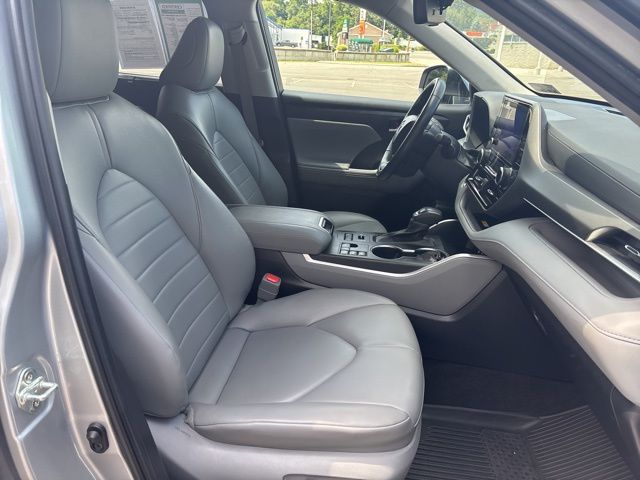 used 2023 Toyota Highlander car, priced at $36,699