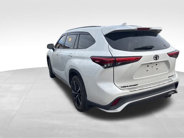 used 2022 Toyota Highlander car, priced at $37,999