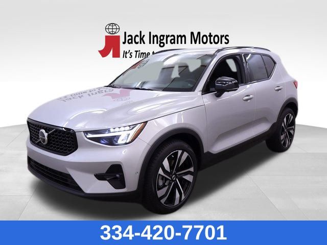 new 2025 Volvo XC40 car, priced at $45,200