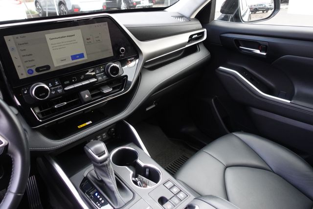 used 2023 Toyota Highlander Hybrid car, priced at $39,000