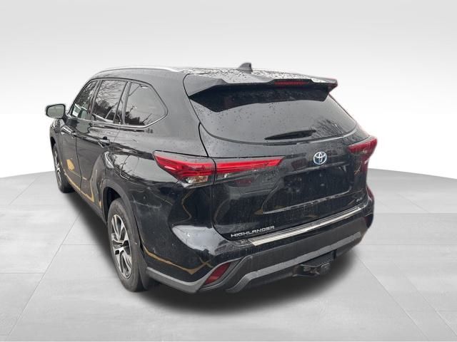used 2021 Toyota Highlander Hybrid car, priced at $33,999
