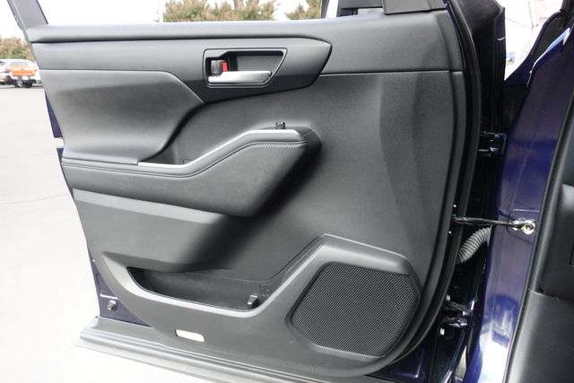 used 2023 Toyota Highlander Hybrid car, priced at $39,000