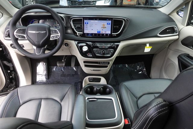 used 2024 Chrysler Pacifica Hybrid car, priced at $28,798