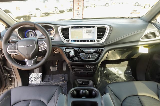 new 2025 Chrysler Pacifica car, priced at $46,285