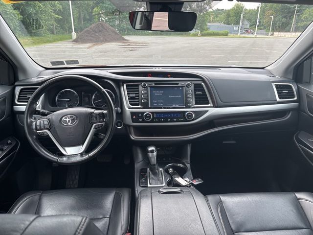 used 2019 Toyota Highlander car, priced at $18,999