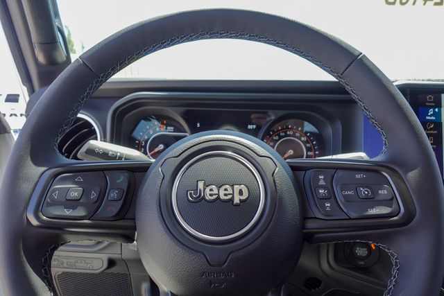 new 2025 Jeep Gladiator car, priced at $43,675