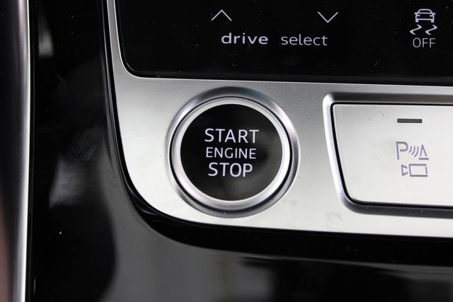 new 2025 Audi Q7 car, priced at $70,850