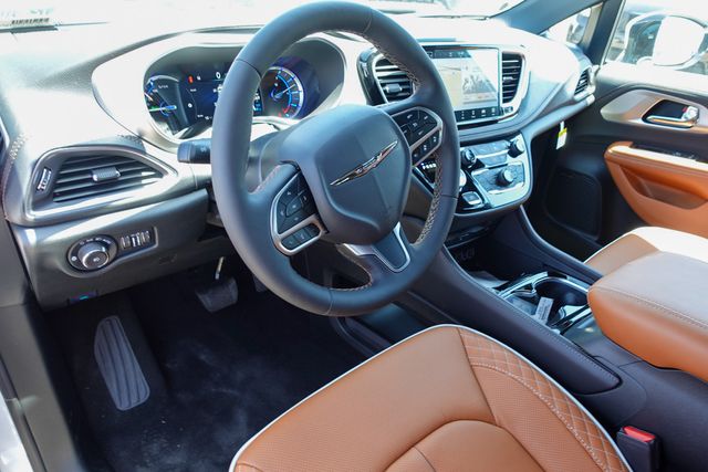 new 2025 Chrysler Pacifica Hybrid car, priced at $47,541