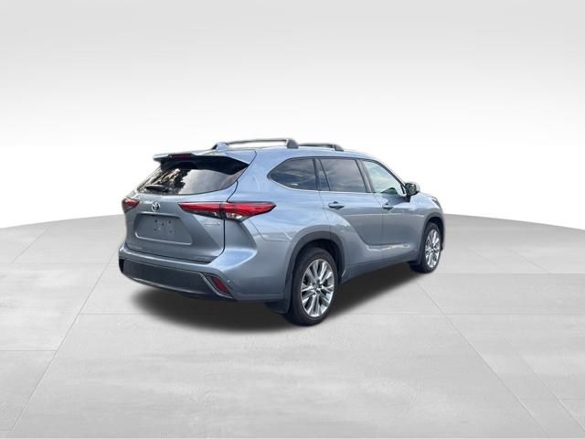 used 2020 Toyota Highlander Hybrid car, priced at $33,499