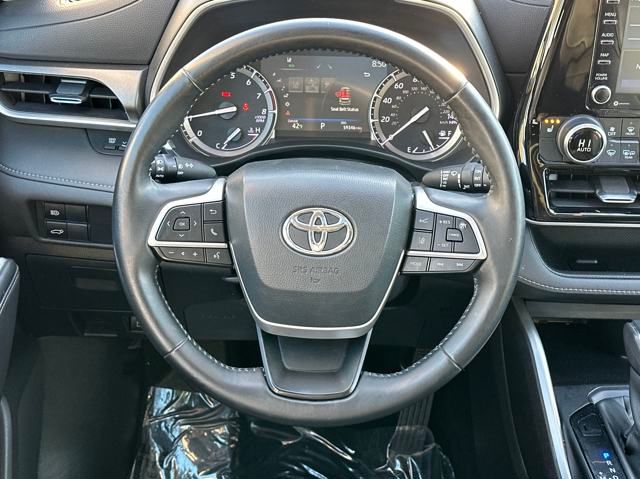 used 2022 Toyota Highlander car, priced at $33,999