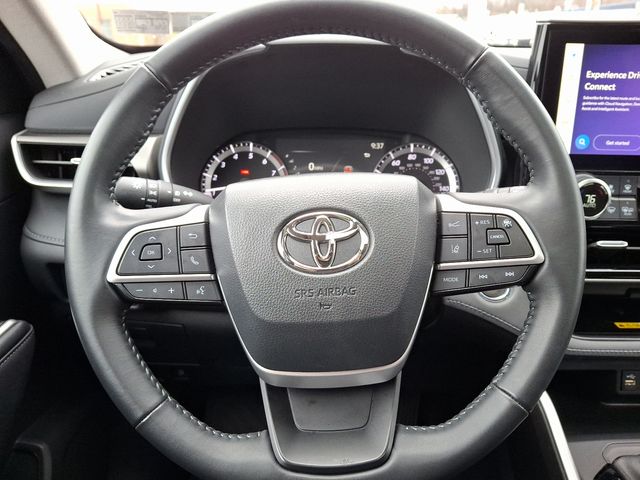 used 2023 Toyota Highlander car, priced at $39,665