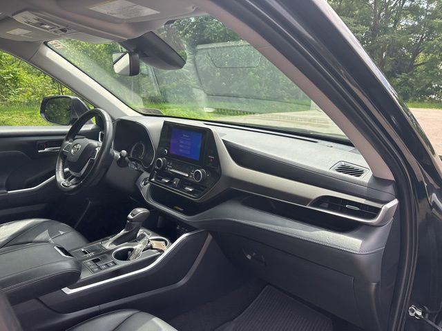 used 2023 Toyota Highlander Hybrid car, priced at $37,999