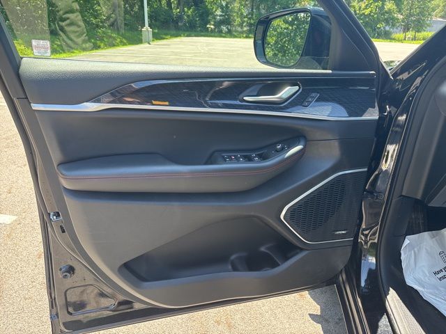used 2022 Jeep Grand Cherokee car, priced at $37,699