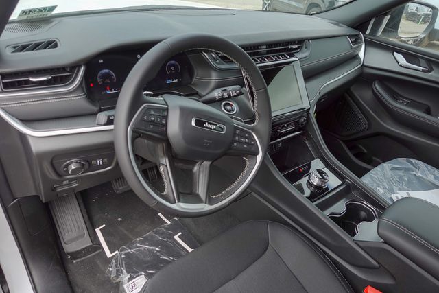 new 2025 Jeep Grand Cherokee car, priced at $29,530