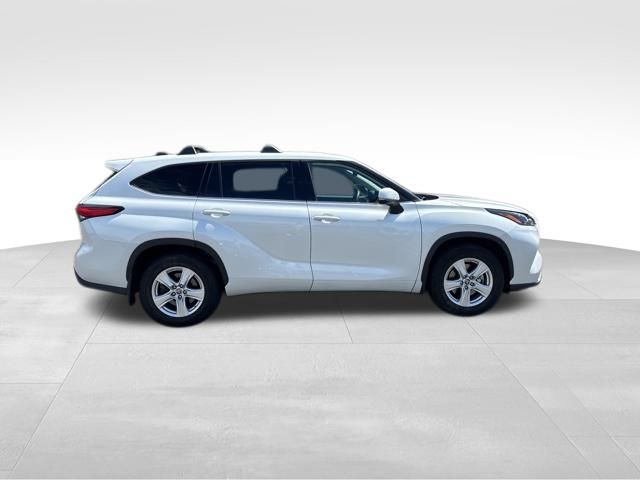 used 2022 Toyota Highlander car, priced at $31,199