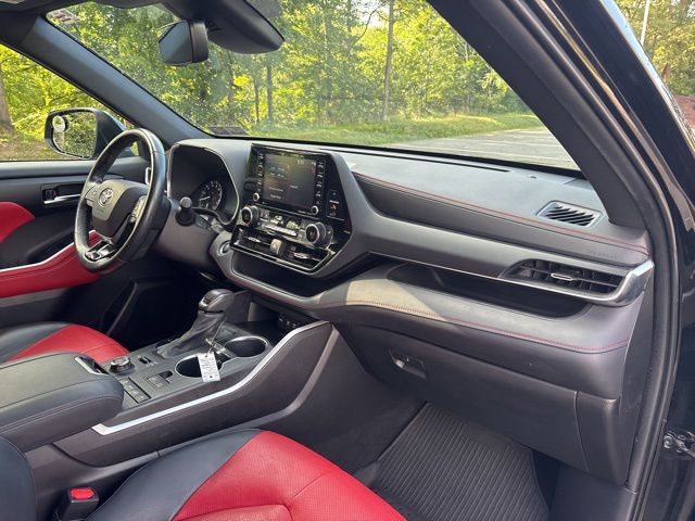 used 2021 Toyota Highlander car, priced at $32,999