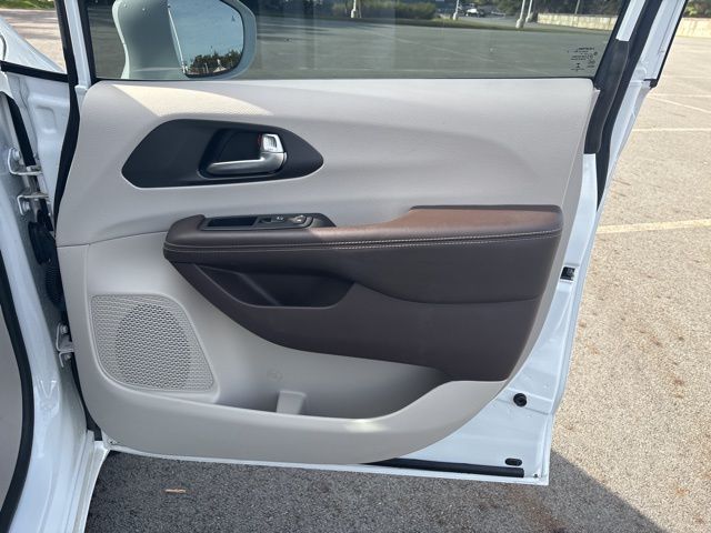 used 2021 Chrysler Pacifica car, priced at $32,699