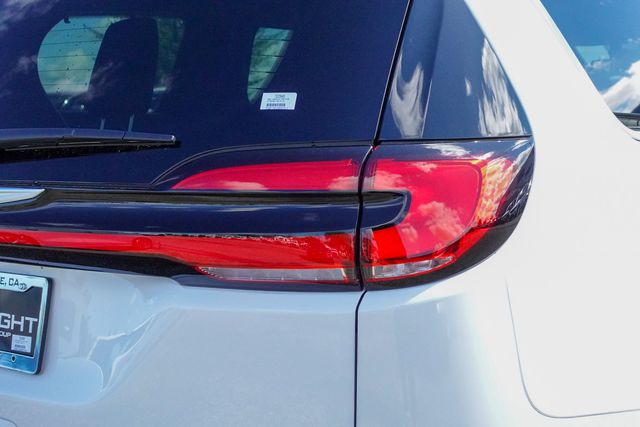 new 2025 Chrysler Pacifica car, priced at $41,290
