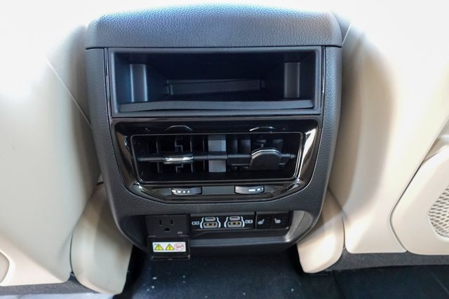 new 2025 Jeep Grand Cherokee car, priced at $47,180