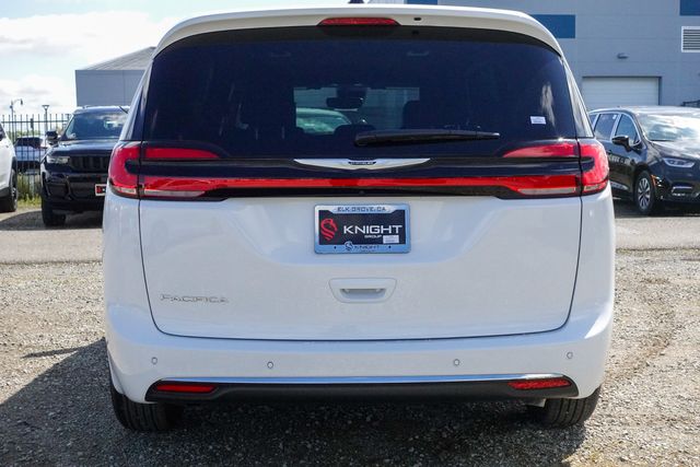 new 2025 Chrysler Pacifica car, priced at $41,290