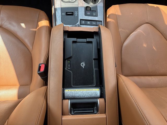 used 2020 Toyota Highlander Hybrid car, priced at $35,488