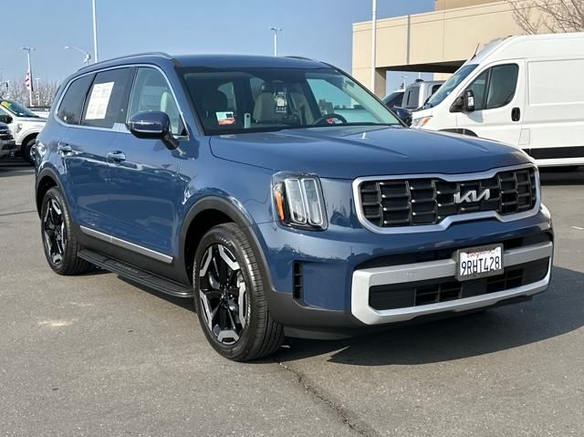 used 2025 Kia Telluride car, priced at $39,880