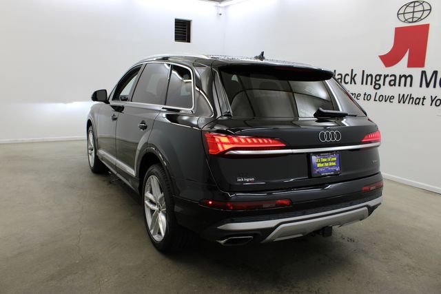 new 2025 Audi Q7 car, priced at $70,850