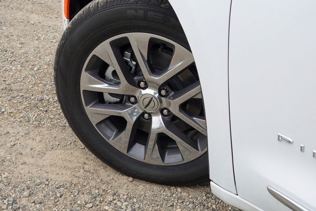 new 2025 Chrysler Pacifica Hybrid car, priced at $51,280