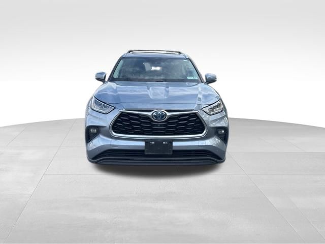 used 2020 Toyota Highlander Hybrid car, priced at $33,499
