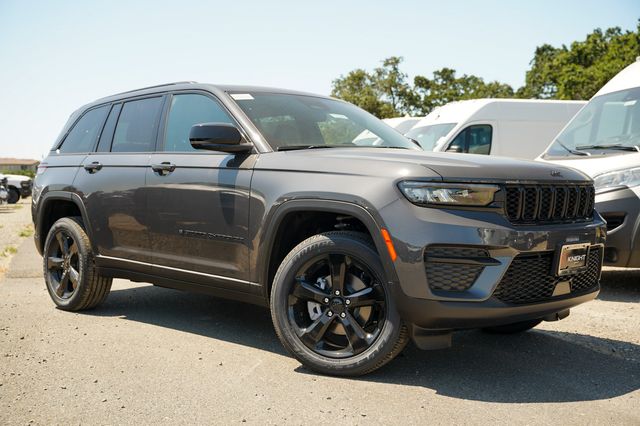 new 2025 Jeep Grand Cherokee car, priced at $38,850