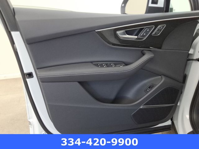 new 2025 Audi Q7 car, priced at $65,306