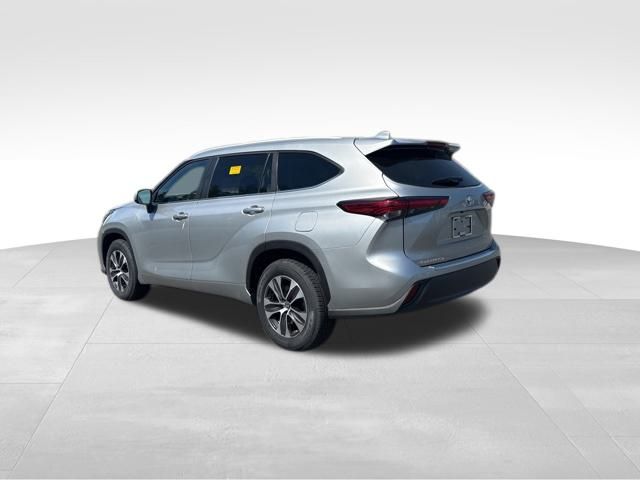 used 2023 Toyota Highlander car, priced at $36,999